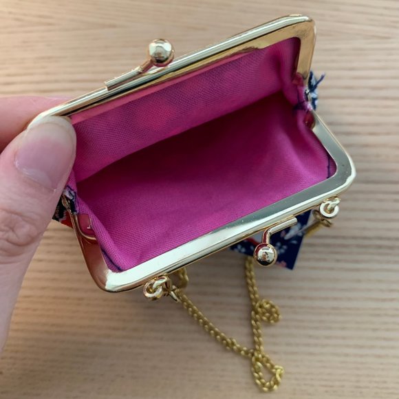 2000 HELLO KITTY POUCH WITH CHAIN - Picture 6 of 6